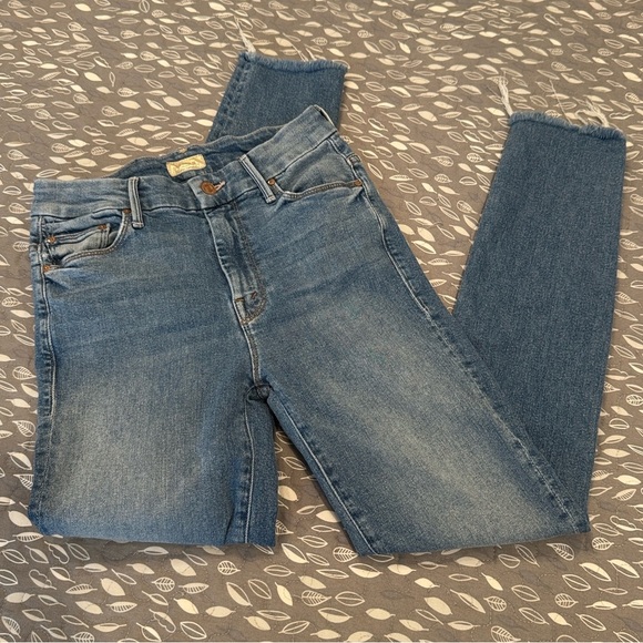 MOTHER High-Waisted Looker Ankle Fray,
Shoot To Thrill, size 25 - Picture 8 of 16